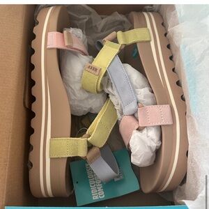 Reef Women’s Cushion Rem Hi Size 6 NWT